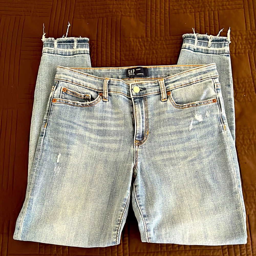 GAP ripped Jegging